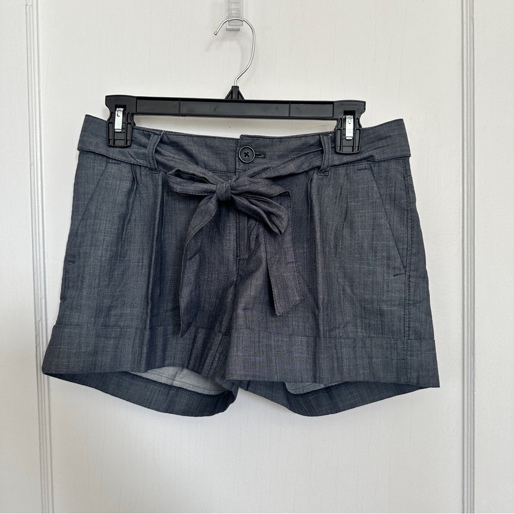 Banana Republic cuffed denim shorts with matching tie belt. Size 2 petite.